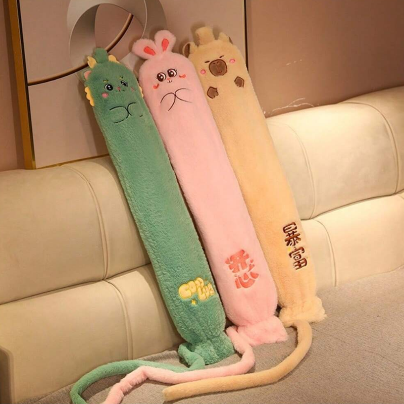 Bouillotte peluche Kawaii à eau longue 1,5L | 6h de chaleur, moumoute avec queue - Miss Bouillotte