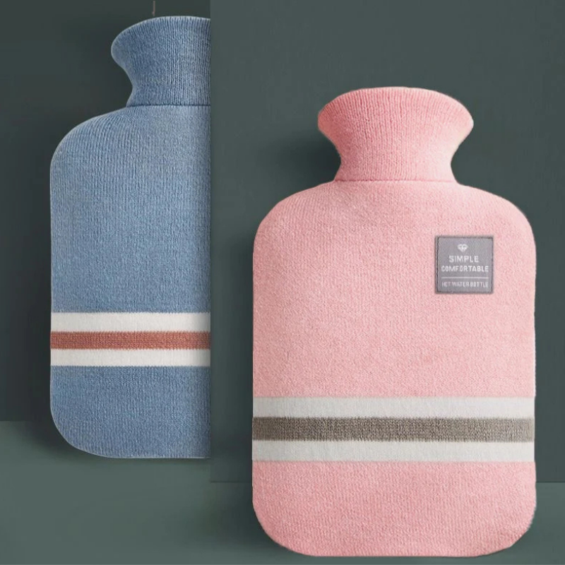 Bouillotte à eau 2L | 6h de chaleur, housse style pullover - Miss Bouillotte