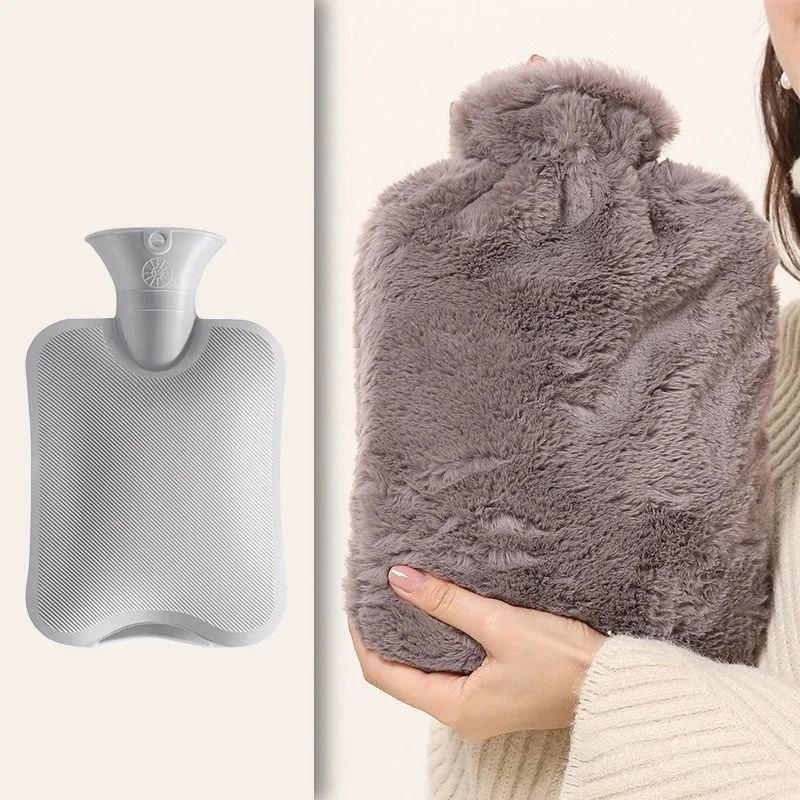 Bouillotte à eau 2L | 6h de chaleur, housse en fourrure grise ou rose - Miss Bouillotte